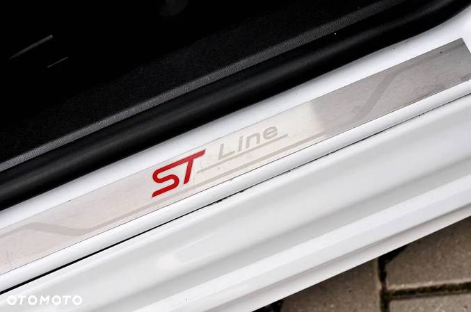 Ford Focus 1.5 EcoBlue Start-Stopp-System ST-LINE X - 24
