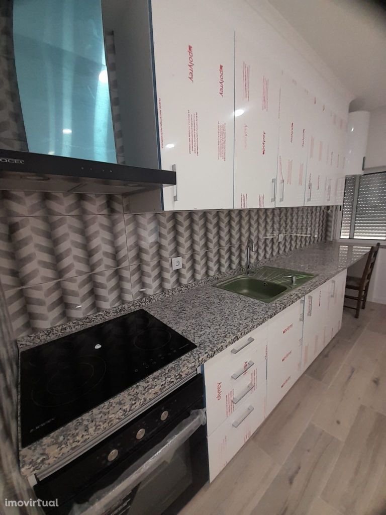 T2 apartamento totalmente remodelado 1º andar perto do Barreiro