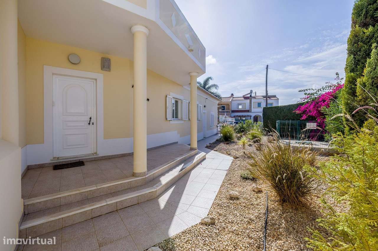 MORADIA TÉRREA V4 COM PISCINA PARA VENDA NO SARGAÇAL-33