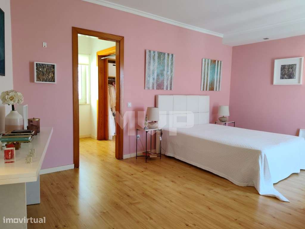 Moradia V3+1 com jardim em zona tranquila de Albufeira-19