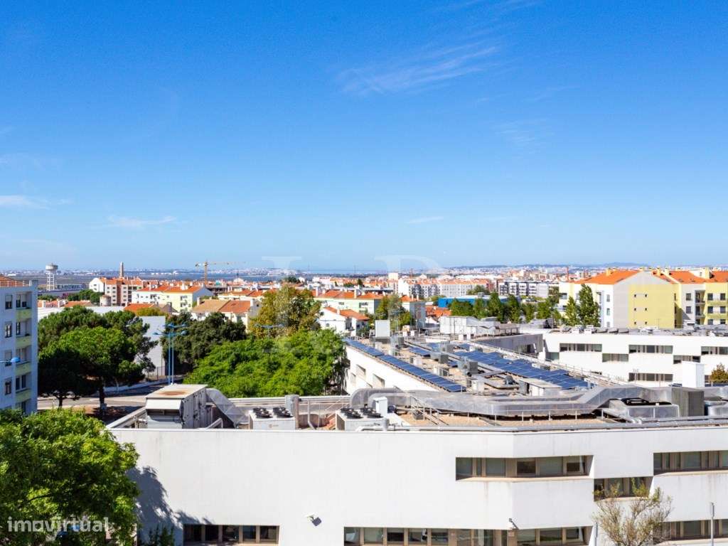 Apartamento T4 duplex com terraço e garagem no Montijo-48