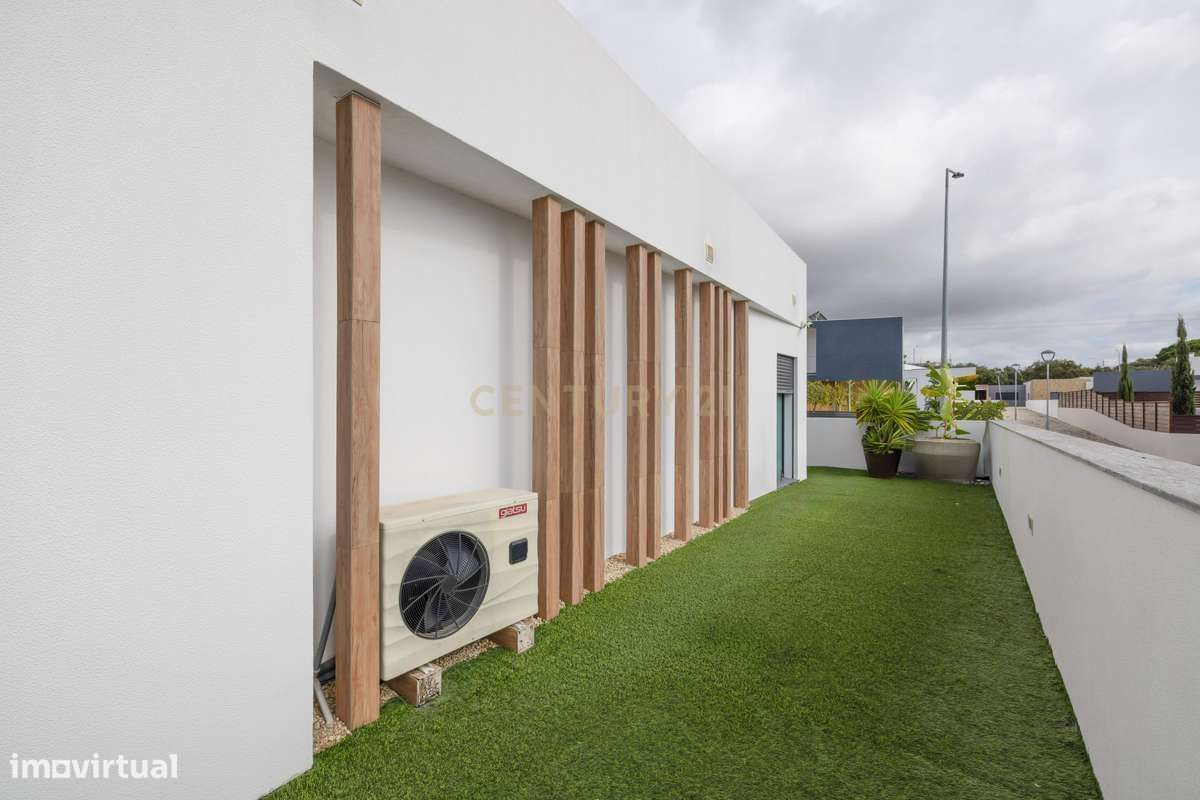 Moradia unifamiliar na Urbanização dos Jardins de Santiago, Setúbal-3