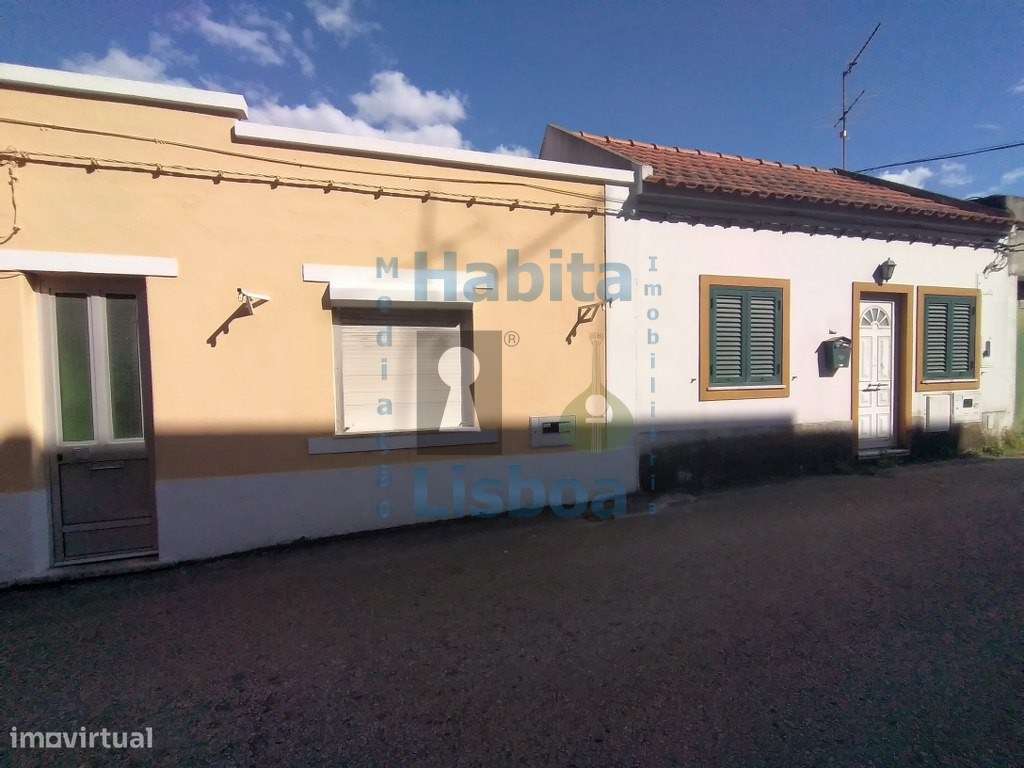 Moradia remodelada com terraço Junto à Baia do Seixal-15