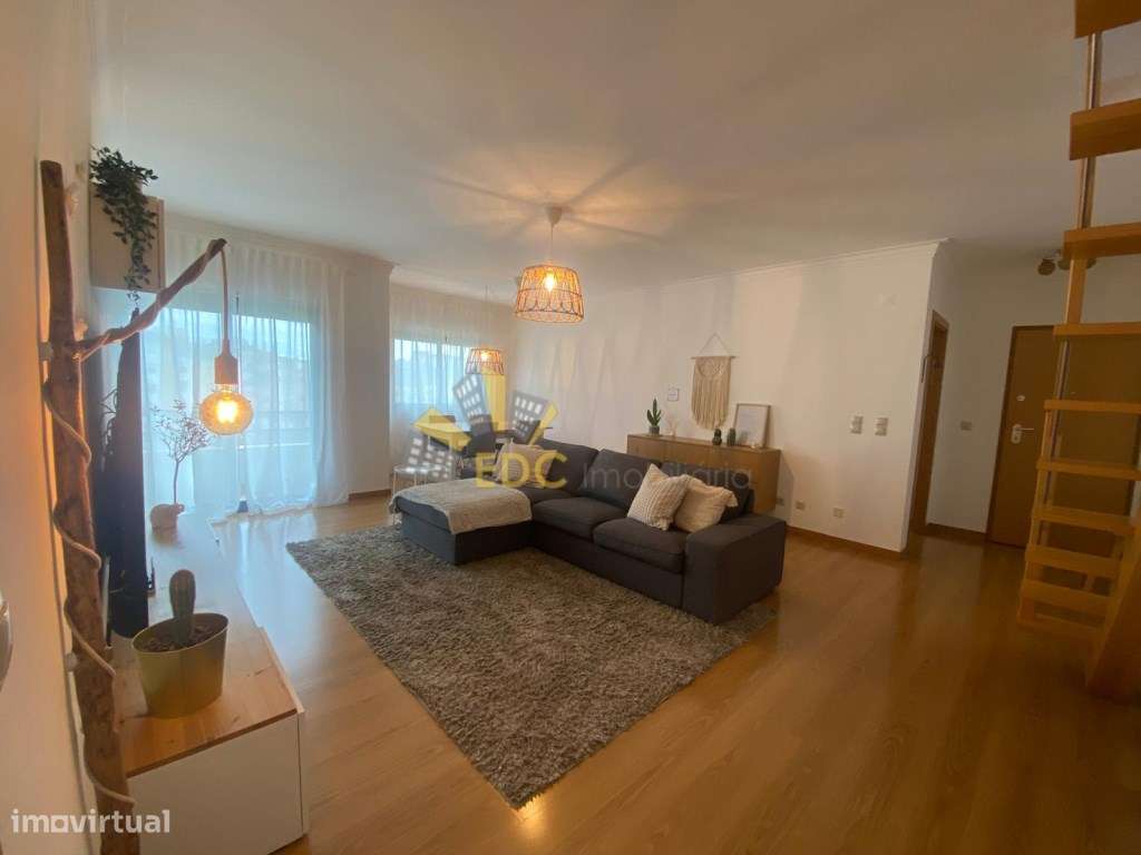 Apartamento Duplex T2+1 com Parqueamento, Arrecadação e Varanda | E...-7