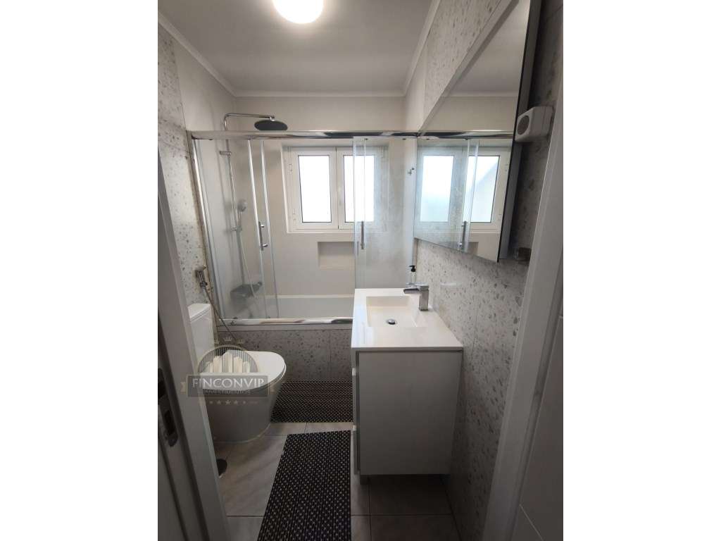 Apartamento T2, no Centro de Almada.-12