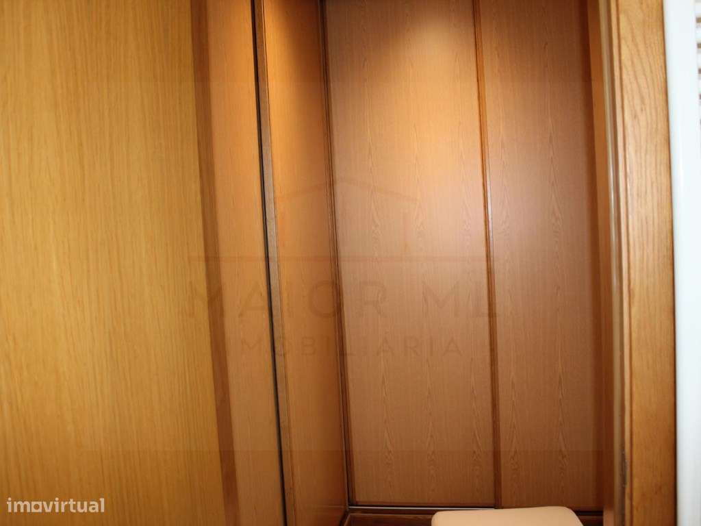 Moradia T5 com grandes áreas em zona muito tranquila de Rio Maior-51