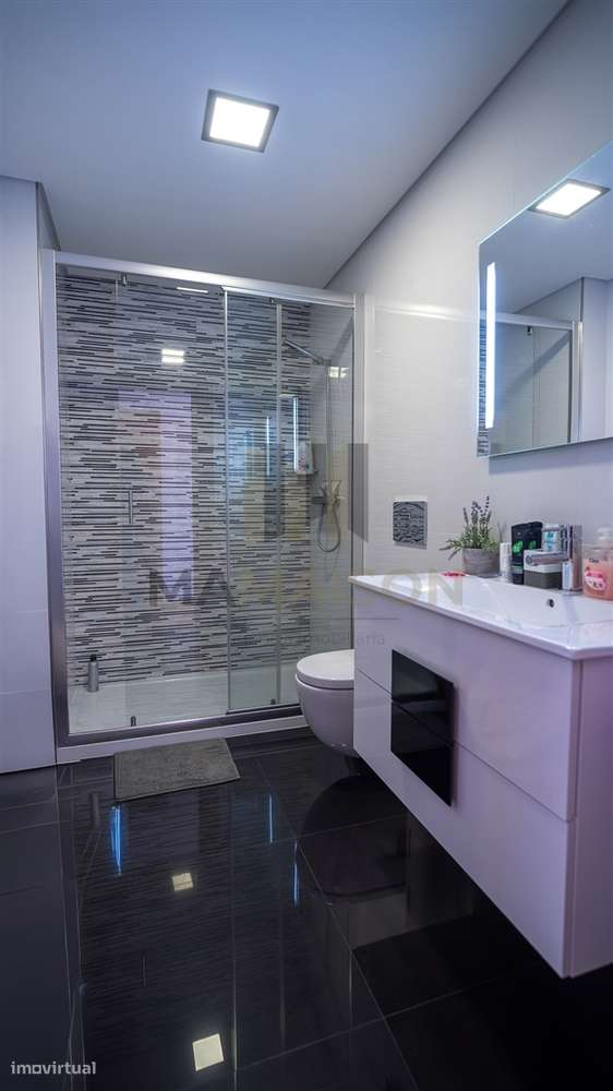 Moradia T4 de Luxo / Centro de Lamego / Jardim e Garagem-14