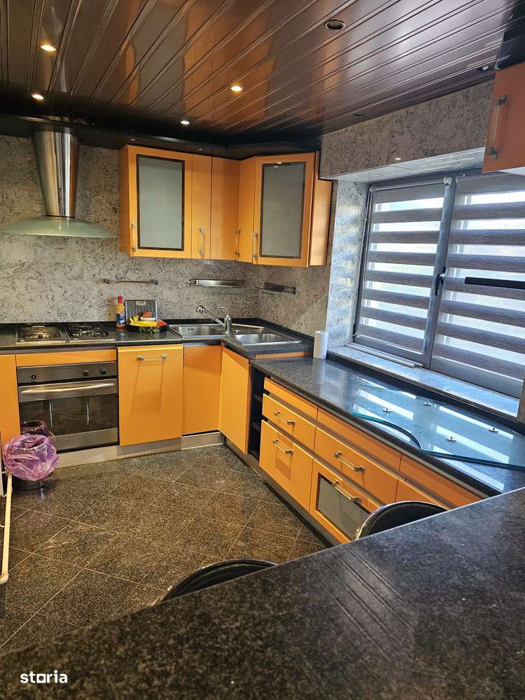 3 Camere Dec | Bulevardul Decebal – Piața Alba Iulia | 72 mp | Etaj 1-1