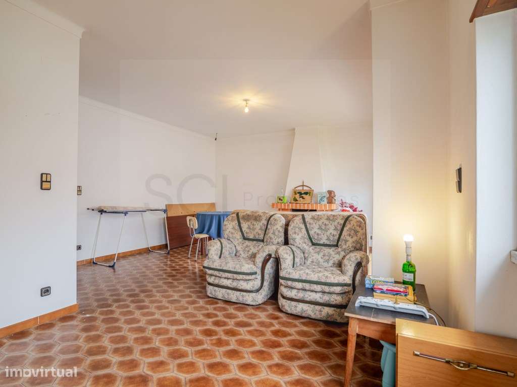 Moradia Térrea Isolada para Remodelar - Foros de Amora-5