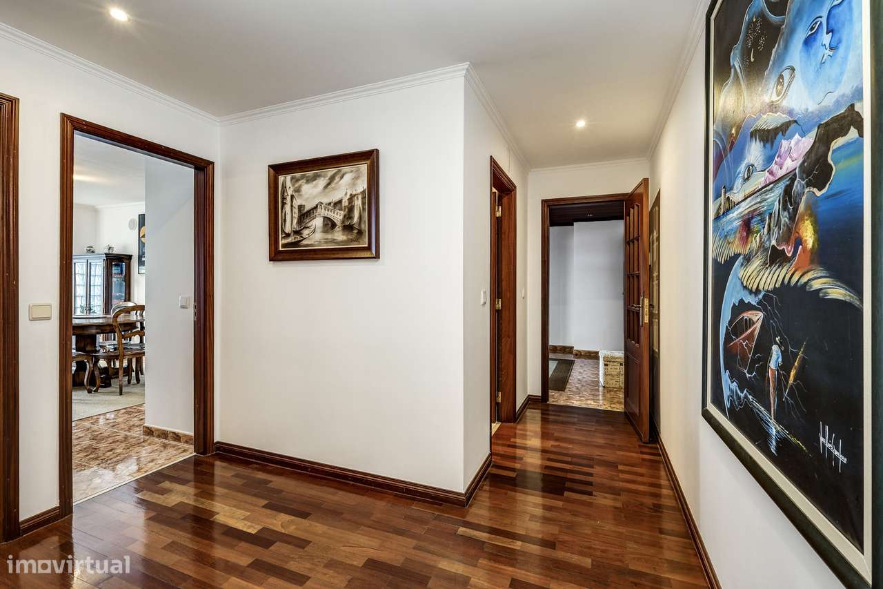 Elegante e confortável T3, com garagem fechada, em condomínio fechado-14