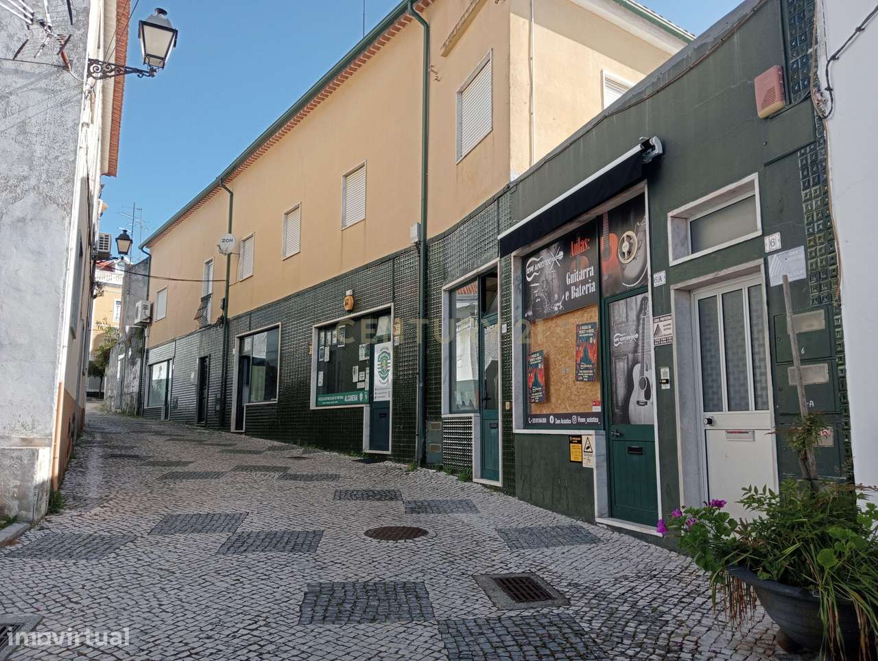 Edifício Versátil em Santarém com Vista e Acessibilidade - Grande imagem: 2/29