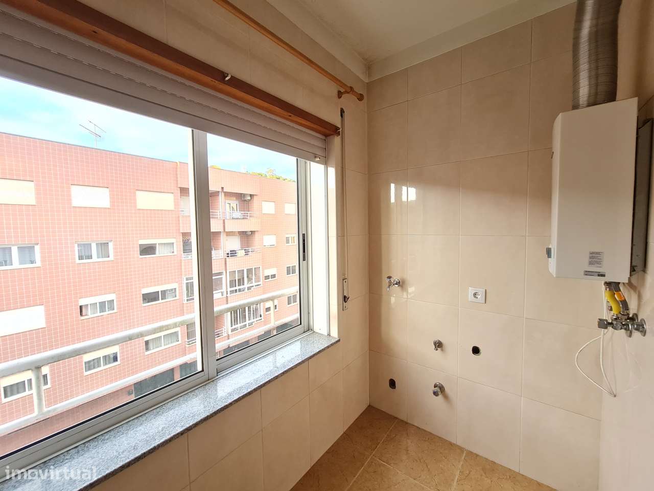 Arrenda-se apartamento T3 no Areal - Grande imagem: 2/16