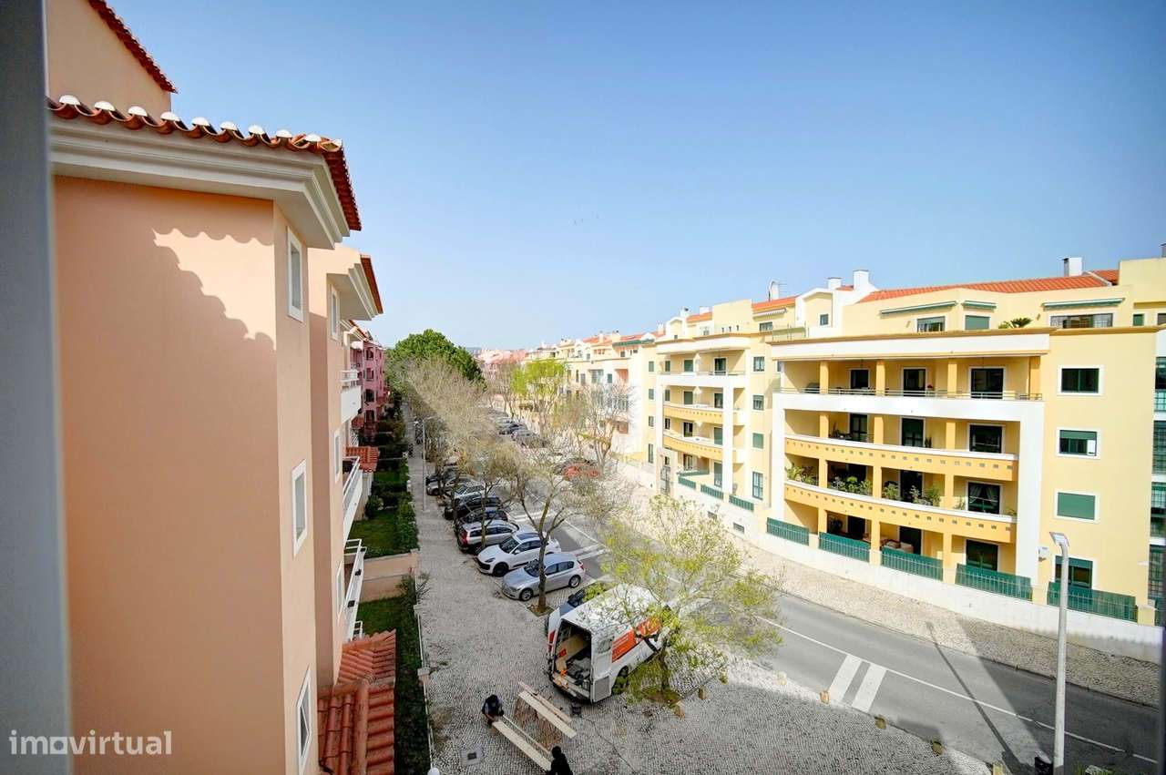 T2 com Vista Mar na Costa da Guia | Último Piso com Garagem Box Dupla-22