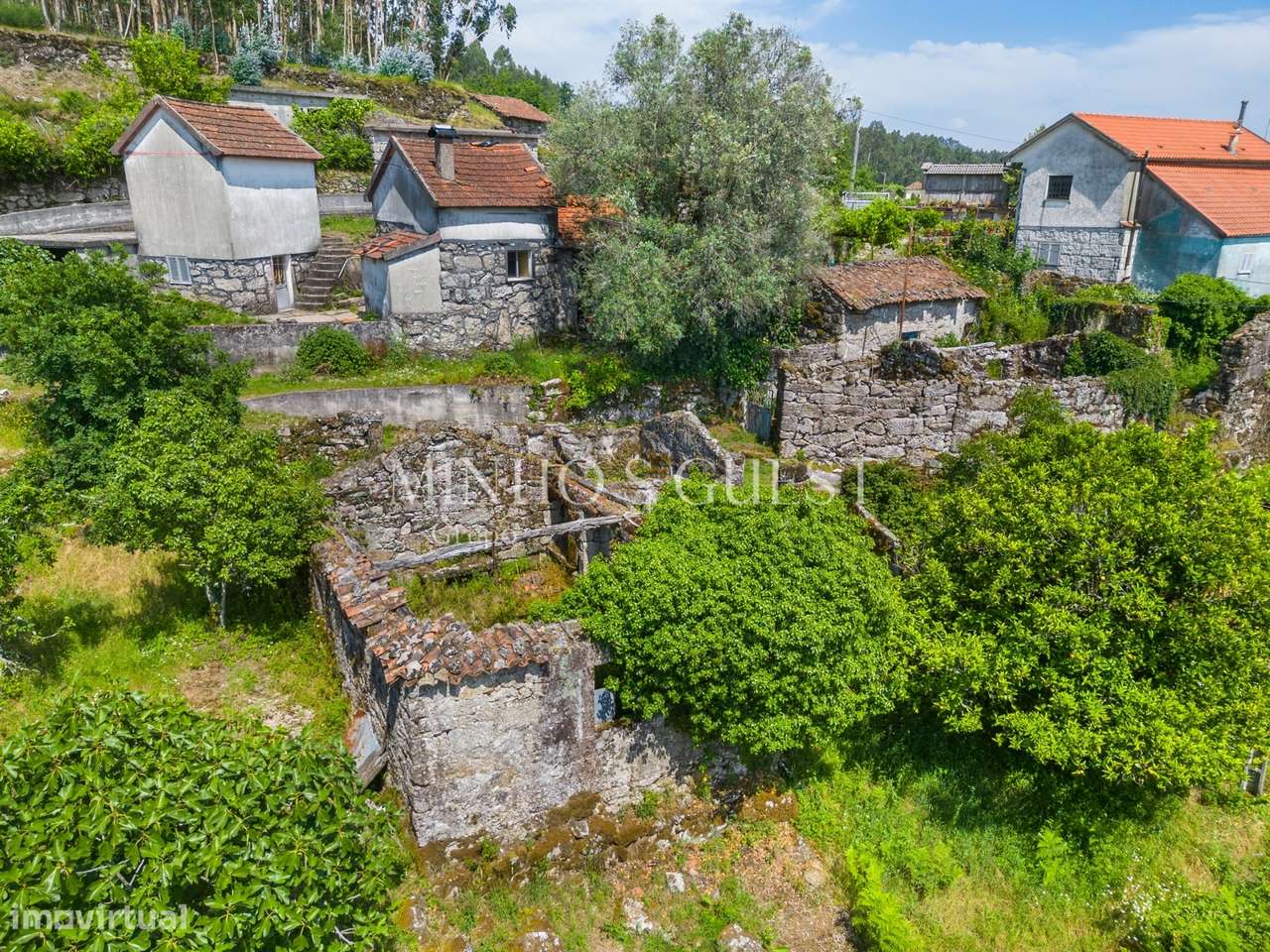 Terreno (700m2) c/ Ruína em Serzedelo – Póvoa de Lanhoso-15
