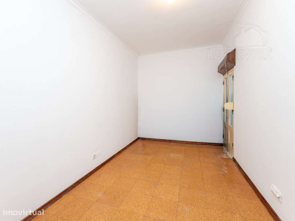 Moradia Unifamiliar T4 com quintal e terraço | Évora-23