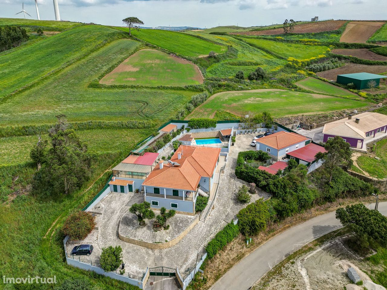 MORADIA COM PISCINA NO CAMPO, A 40 MINUTOS DE LISBOA