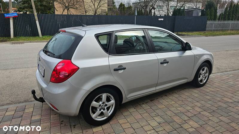 Kia Ceed Cee'd 1.6 Comfort + - 25