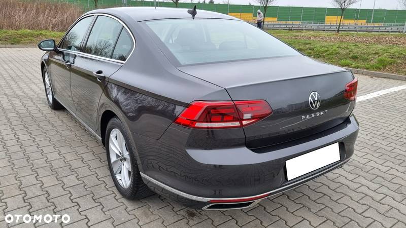 Volkswagen Passat 1.5 TSI EVO Elegance DSG - 4