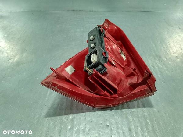 LAMPA TYLNA PRAWA PEUGEOT 307 SW KOMBI - 2