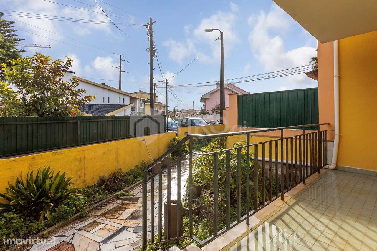 MORADIA GEMINADA À  VENDA EM PORTO SALVO– 3 PISOS, 2 FRENTES-21