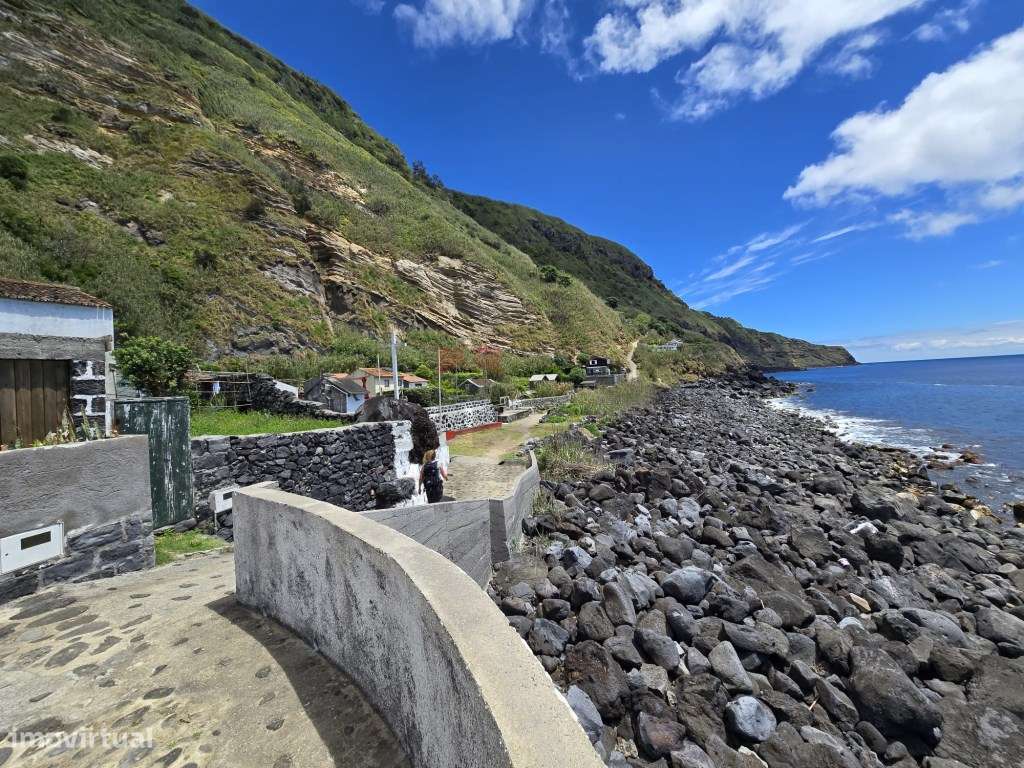 Terreno com Ruína e Acesso Direto ao Mar na Exclusiva Rocha da Relva-13