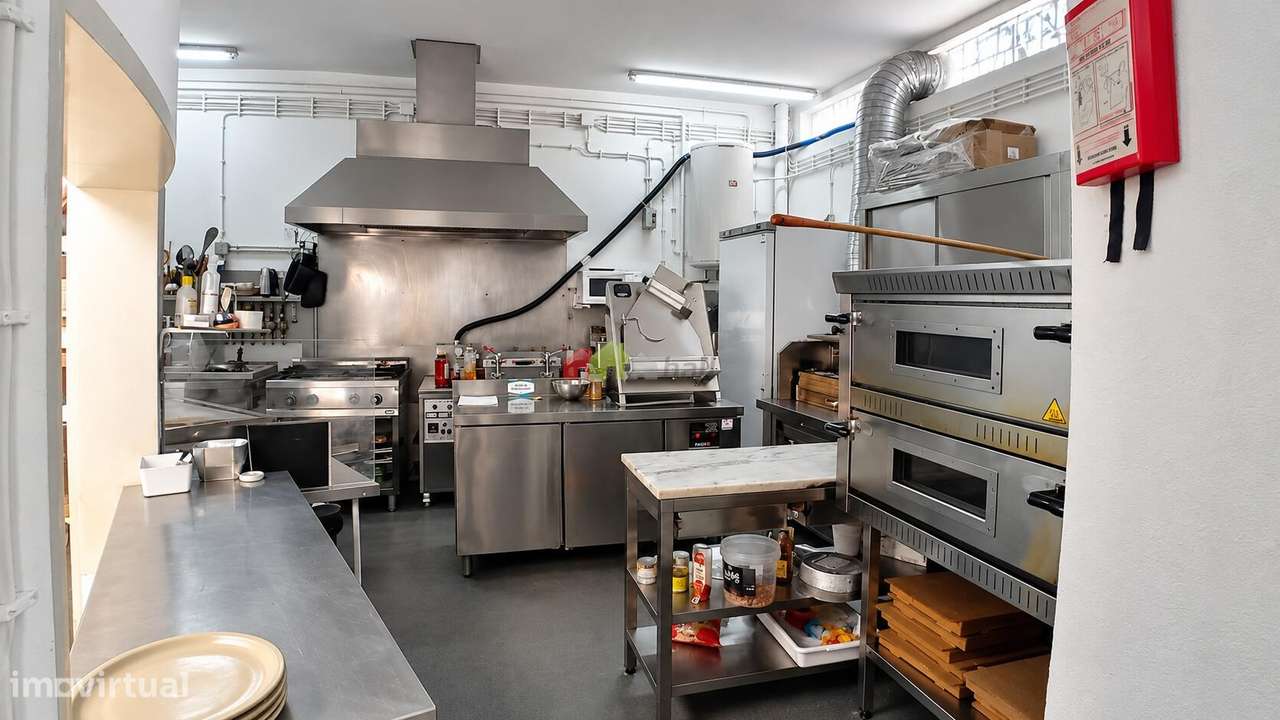 Av. Luísa Todi: Trespasse de Restaurante Pronto a Faturar – Vista Mar-28