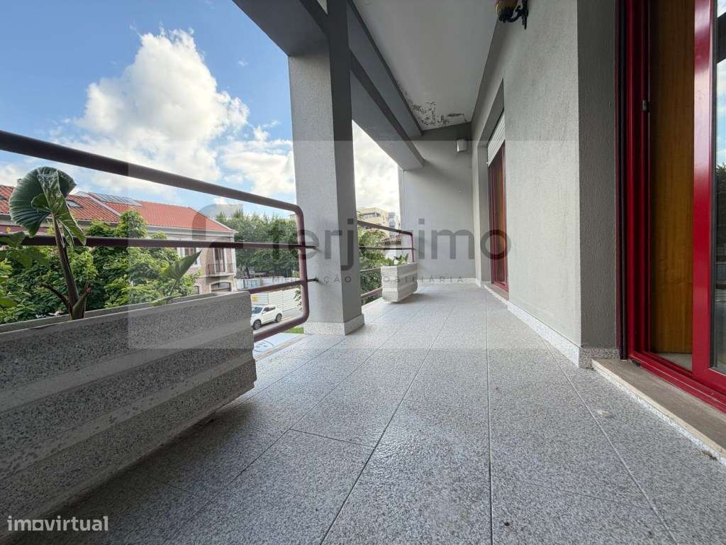 Apartamento T3 para venda no centro da Vila-8