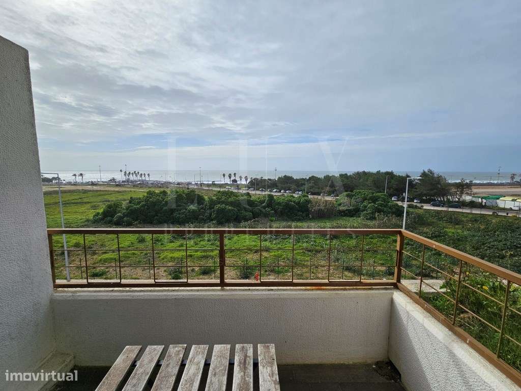 APARTAMENTO T1 EM CARCAVELOS COM VISTA MAR 1ª LINHA A 200m DA PRAIA-32