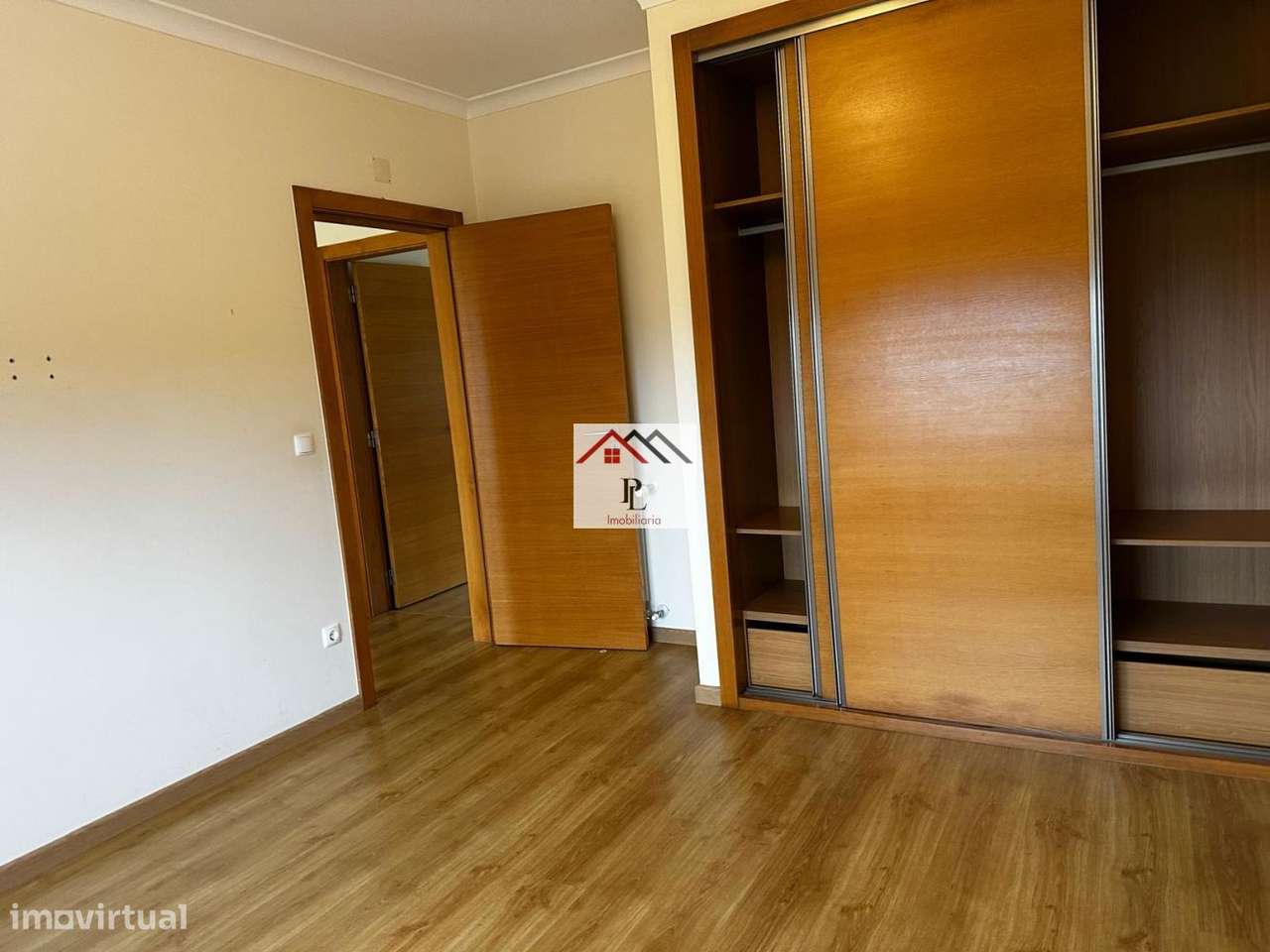 Moradia  T4 isolada inserida num lote de 700m2 em Penela  (V907MS)-12