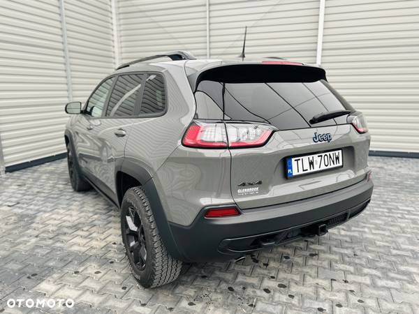 Jeep Cherokee - 14