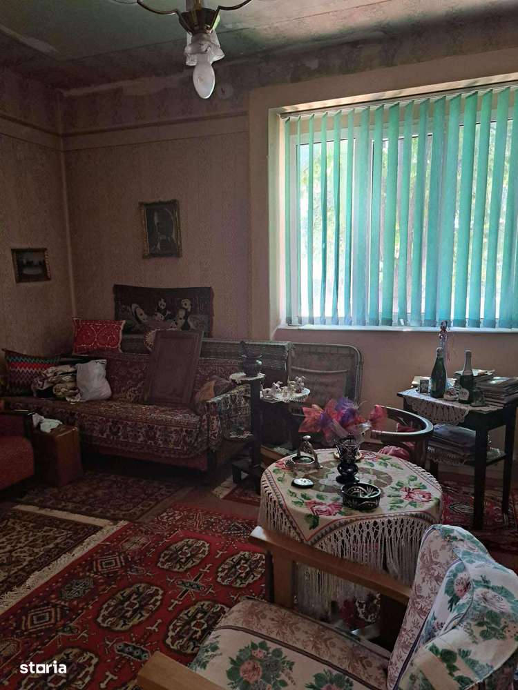 Casa de vanzare cu 2 camere , langa Liceul Economic , 110.000 euro neg-2