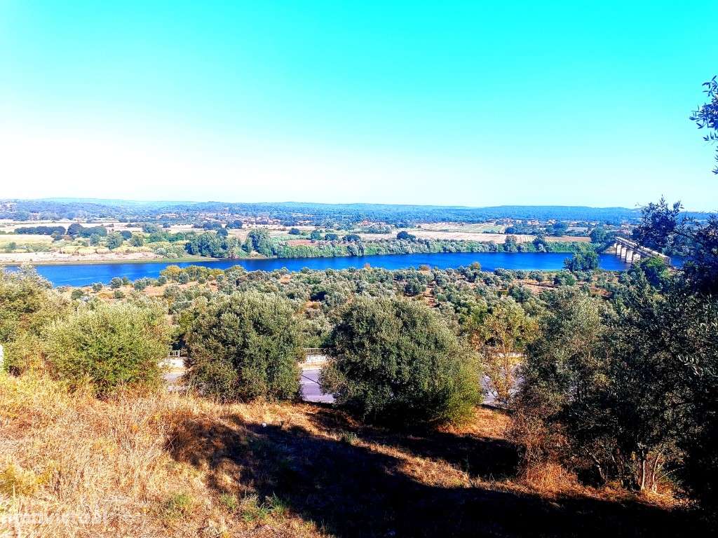 Terreno Urbano - Grande imagem: 3/4