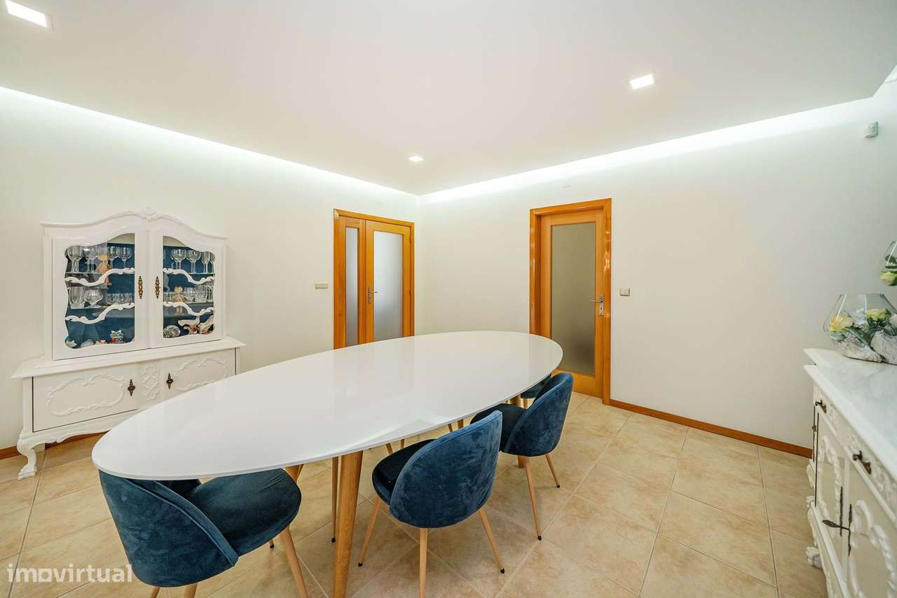 Moradia T4 de Gaveto em Palmeira, Braga-19