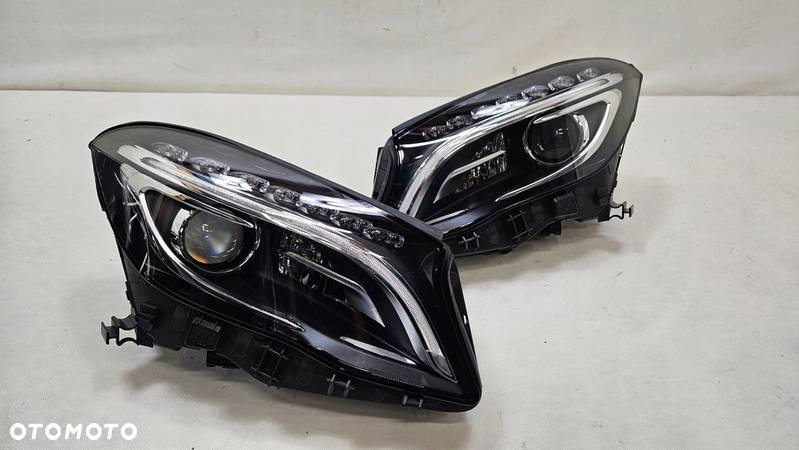 LAMPA LEWA PRAWA MERCEDES GLA W156 ILS BI-XENON A1569063700 A1569063800 - 1