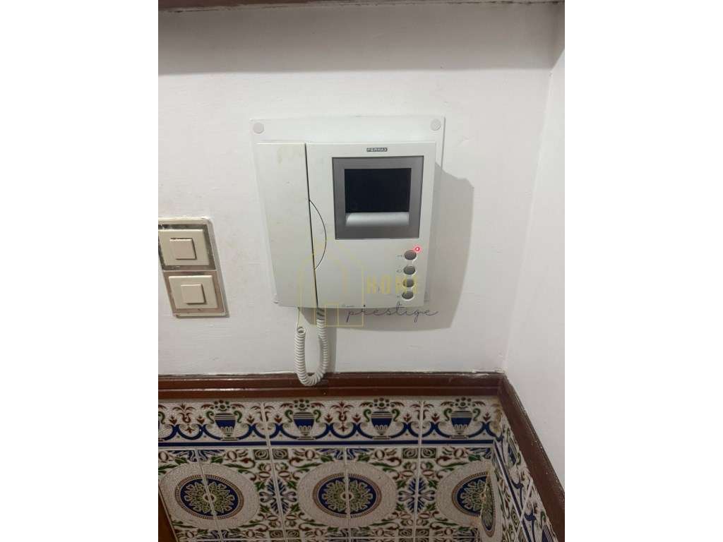 Fantastico T2 com Elevador em Massamá-10