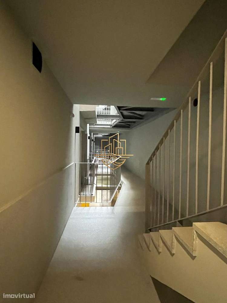 Apartamento T0+1 Turnkey Premium com Garagem e Duas Varandas — Centro-32