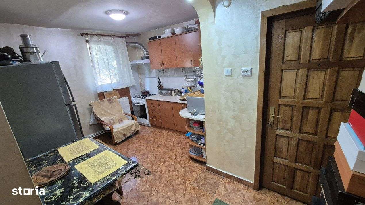 Vanzare apartament 2 camere, et.1,  zona 8 Mai-5