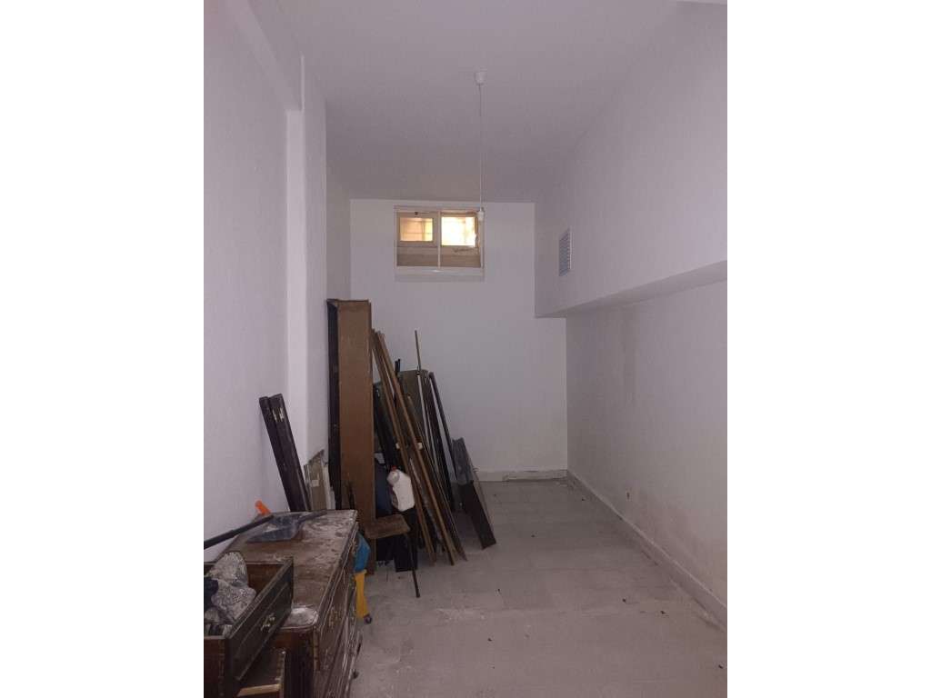 Espaço Comercial com +10 divisões, composto por várias divisões com...-12