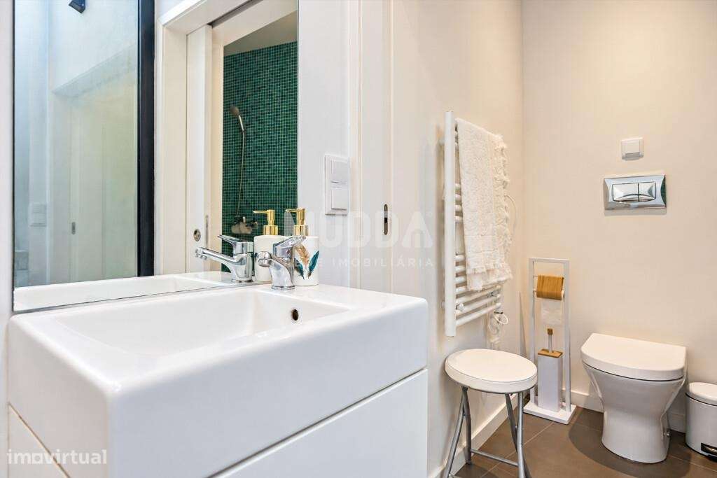 Moradia totalmente remodelada em 2025 — charme, modernidade e um jardi-19