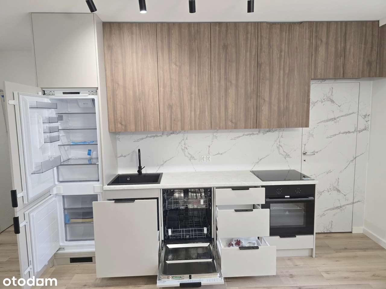 Centrum !!! Po generalnym remoncie !!! media miejskie !!!-2