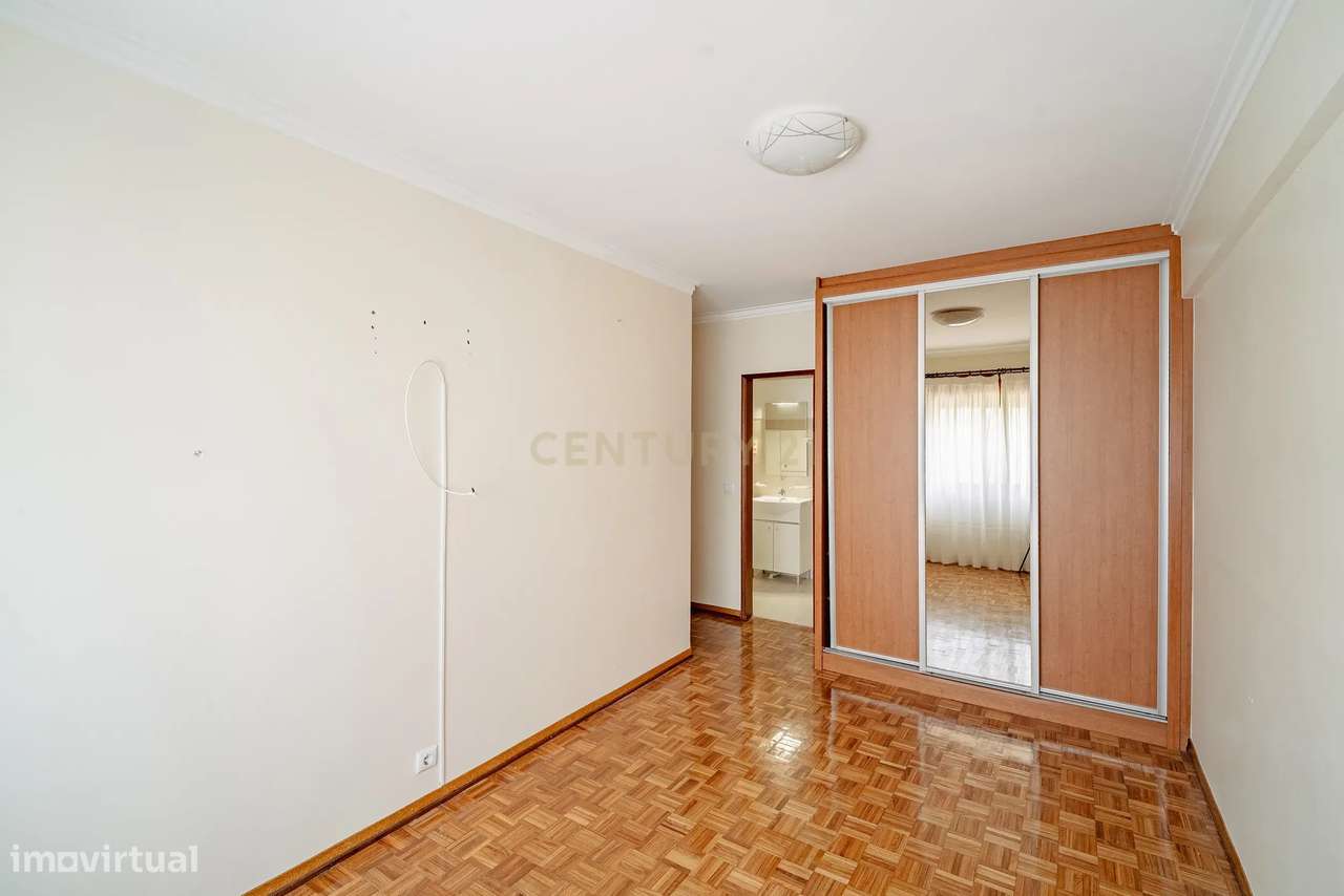 Apartamento T3 em Amora, Seixal - Oportunidade Única!-23