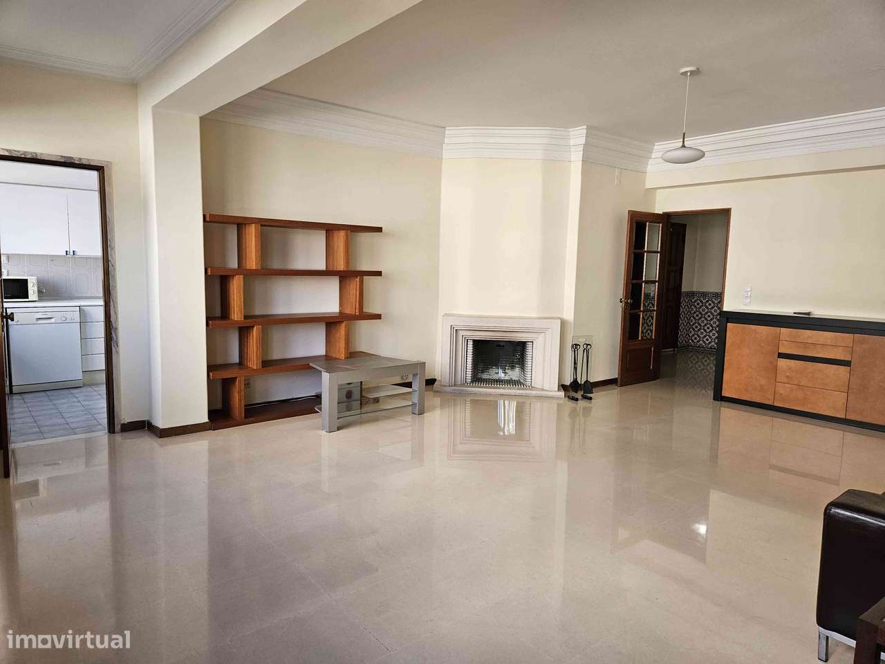 Fantástico T2 com dois wcs para arrendar no centro do Lumiar - Grande imagem: 3/23