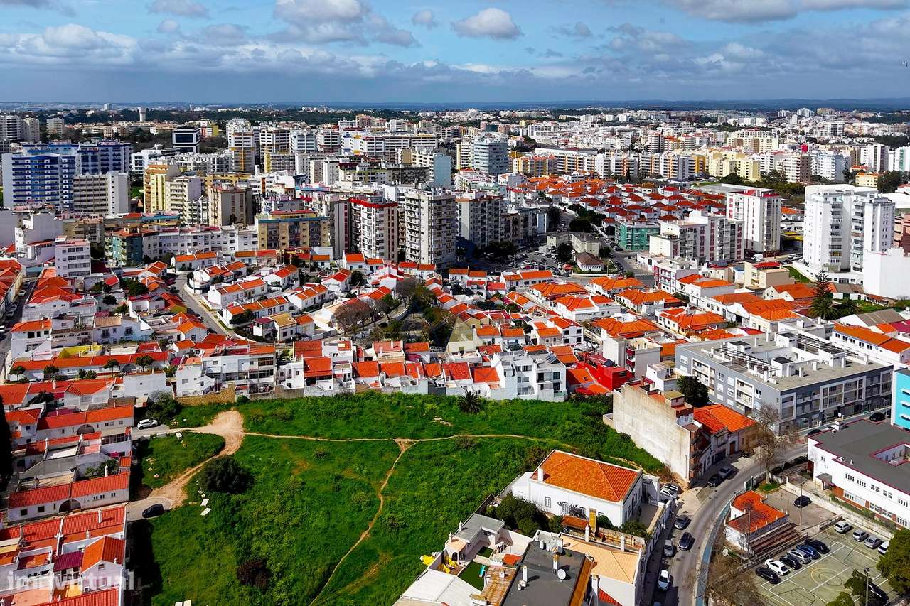 T3 central totalmente remodelado, com 2 casas de banho em Portimão-46