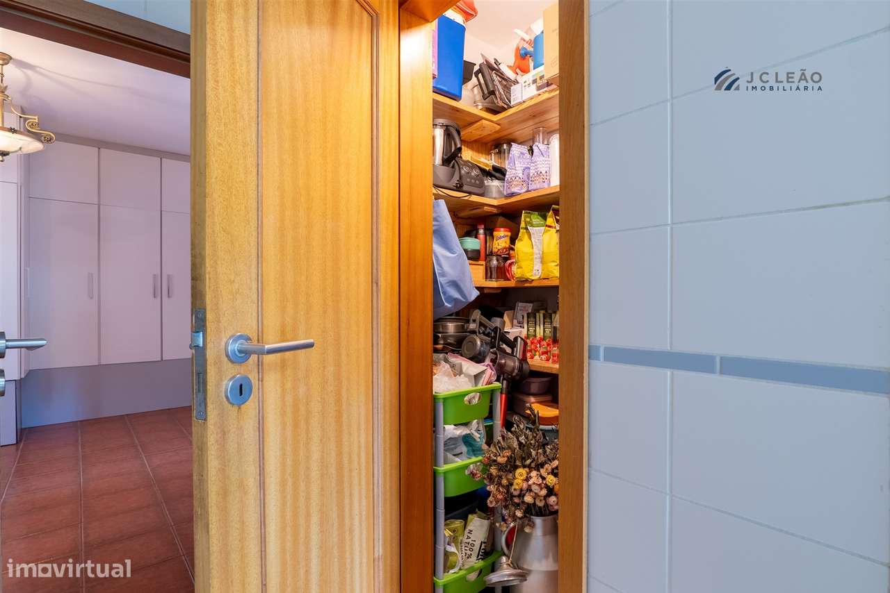 T3 com Excelente Exposição Solar no Coração de Paredes-10