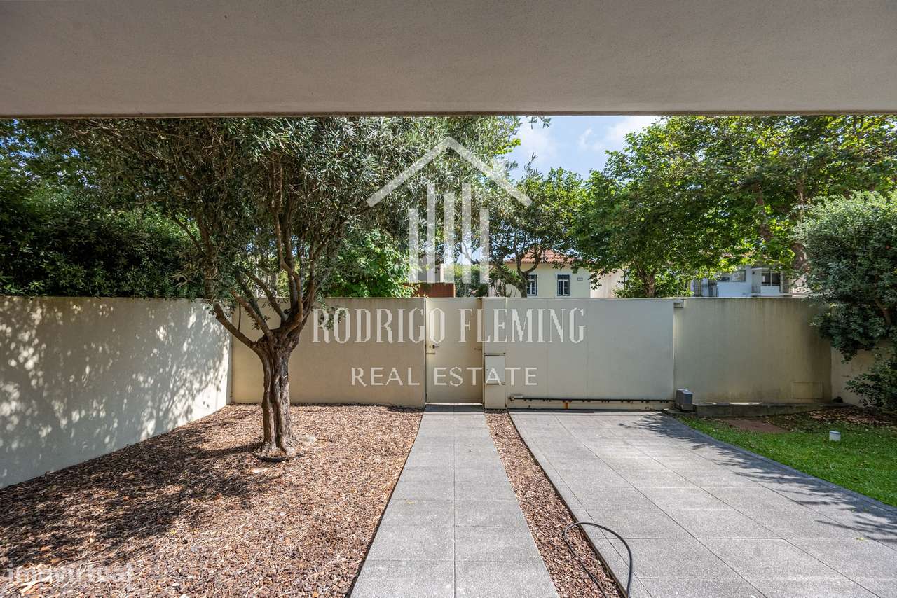 Moradia T4 com Jardim e Vista Mar - MIRAMAR-11