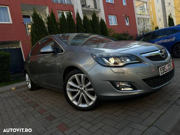 Opel Astra 1.4 Turbo Cosmo - 1