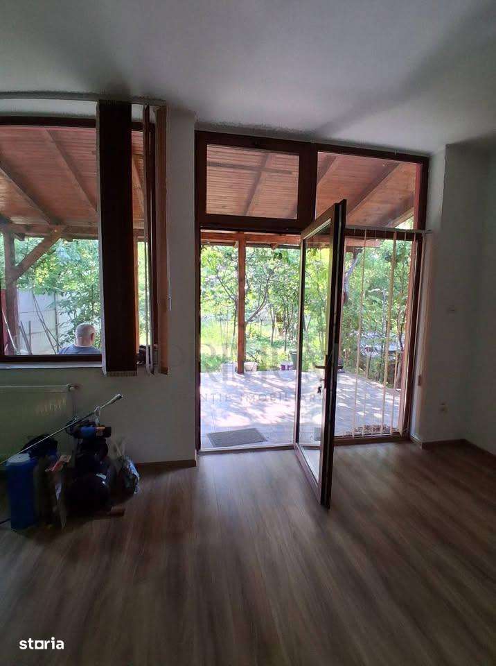 MEHALA - INDIVIDUALA - 5 CAM - 3 BAI - RENOVATA - CENTRALA - CURTE - Imagine principală: 5/8