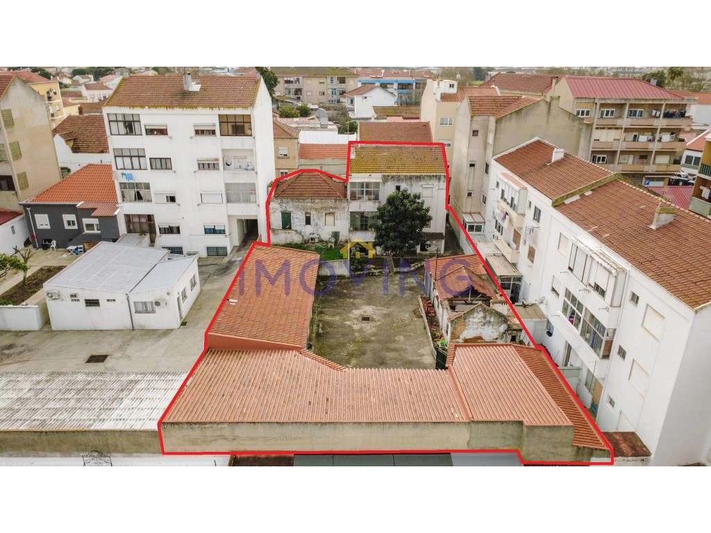 Prédio, moradia e garagens para Investimento-0