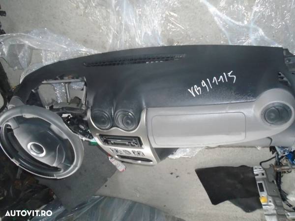 Plansa de bord cu airbag pasager si airbag volan Dacia Sandero din 2011 volan pe stanga - 3