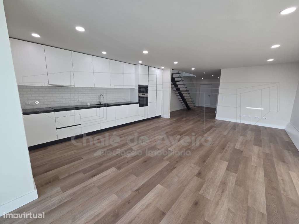 Moradia unifamiliar geminada T3, de 2 pisos, com garagem, anexos e ...-38